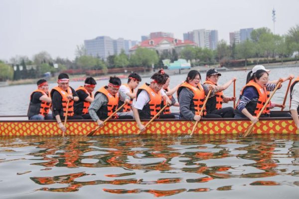 顺阳网 赛龙舟展风采！青岛市政城建青年以“龙舟精神”传承五四薪火