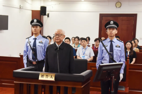 锦富优 70岁杜梓，被判刑15年